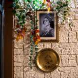 ...e un�immagine di Fairuz, simbolo della musica libanese